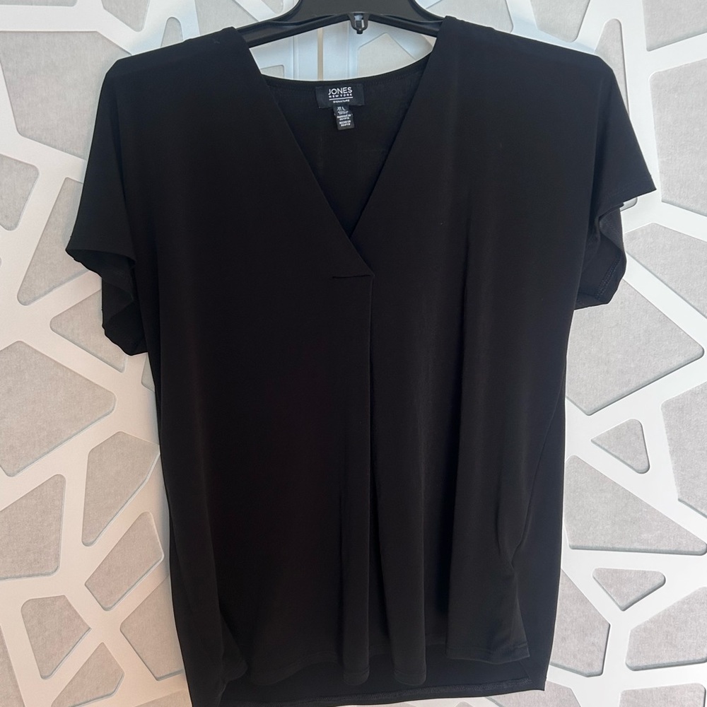 Jones New York Elegant Black V-Neck Blouse